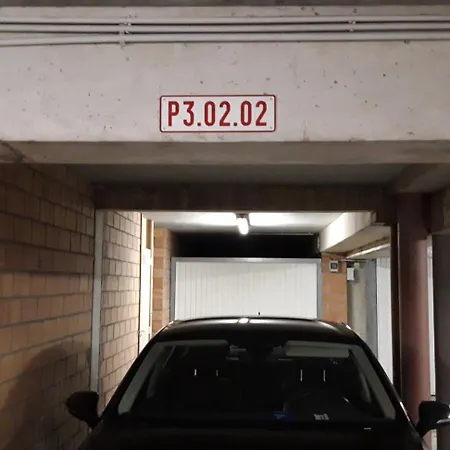 Gelijkvloers Vakantie-appartement Met Groot Zonnig Terras Lägenhet Nieuwpoort