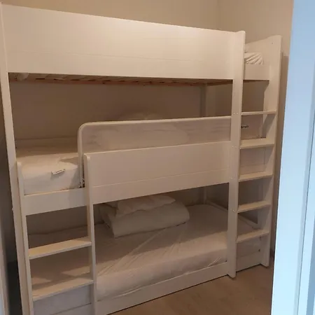 Gelijkvloers Vakantie-appartement Met Groot Zonnig Terras *