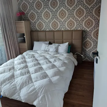 Gelijkvloers Vakantie-appartement Met Groot Zonnig Terras アパート ニーウポールト