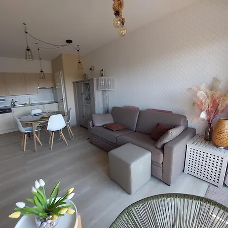 Gelijkvloers Vakantie-appartement Met Groot Zonnig Terras Nieuwpoort