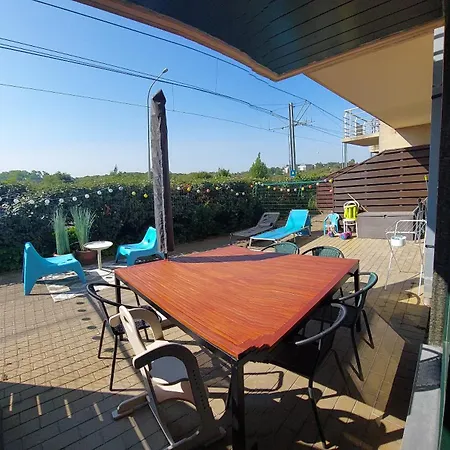 Gelijkvloers Vakantie-appartement Met Groot Zonnig Terras * ニーウポールト